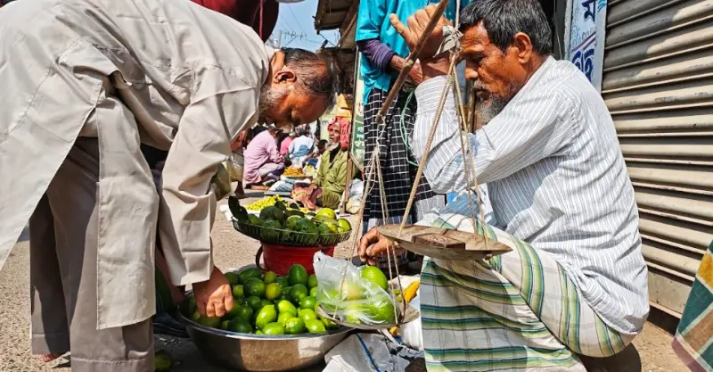 প্রথম রমজানেই ভাঙ্গুড়ায় লেবুর দাম আকাশচুম্বী, দিশেহারা ক্রেতারা